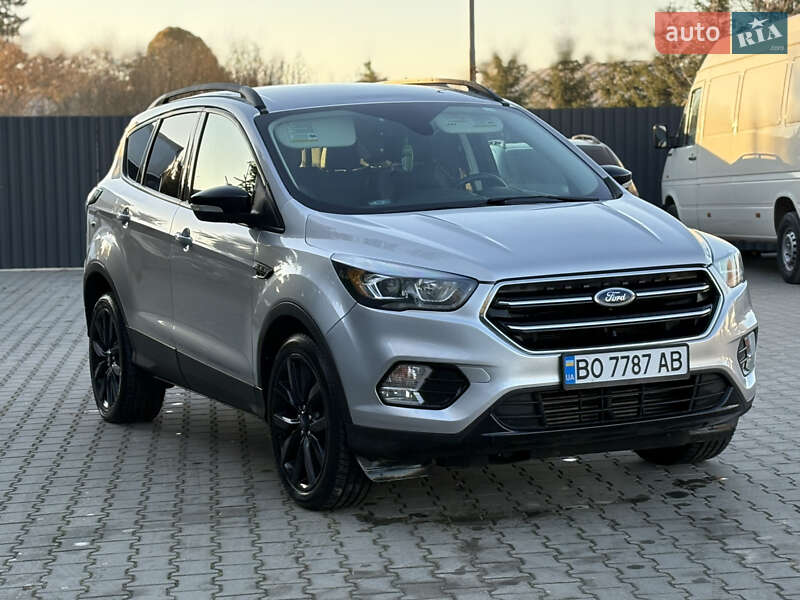 Внедорожник / Кроссовер Ford Escape 2016 в Тернополе