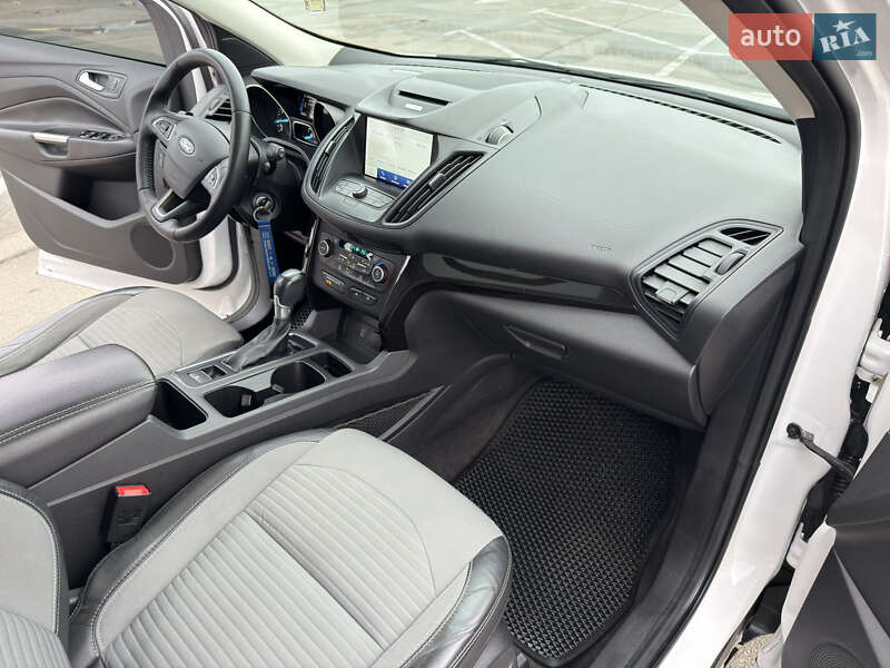 Позашляховик / Кросовер Ford Escape 2017 в Києві