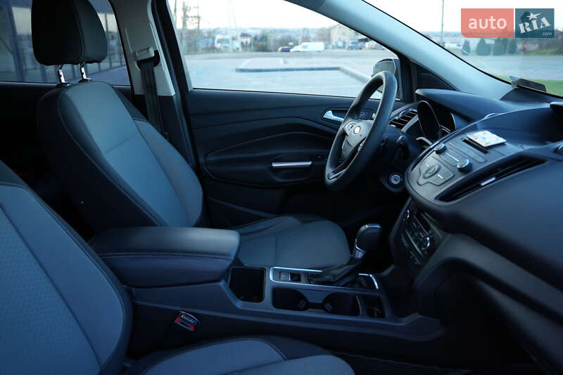 Позашляховик / Кросовер Ford Escape 2016 в Львові