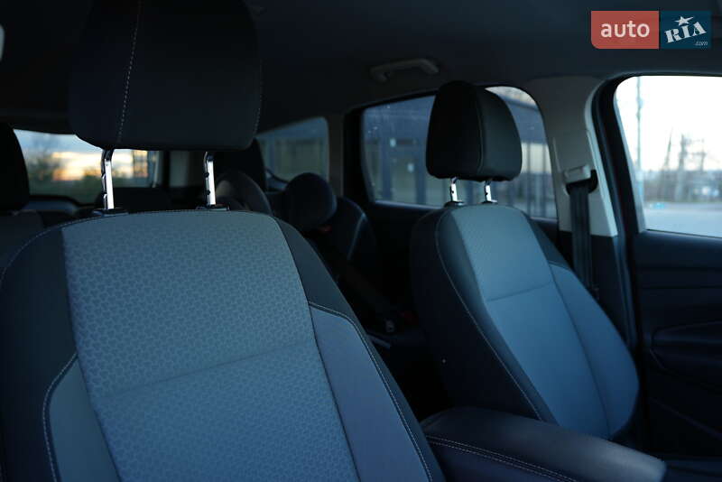 Позашляховик / Кросовер Ford Escape 2016 в Львові