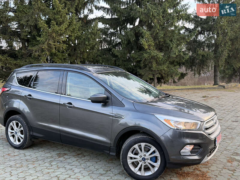 Внедорожник / Кроссовер Ford Escape 2017 в Дубно