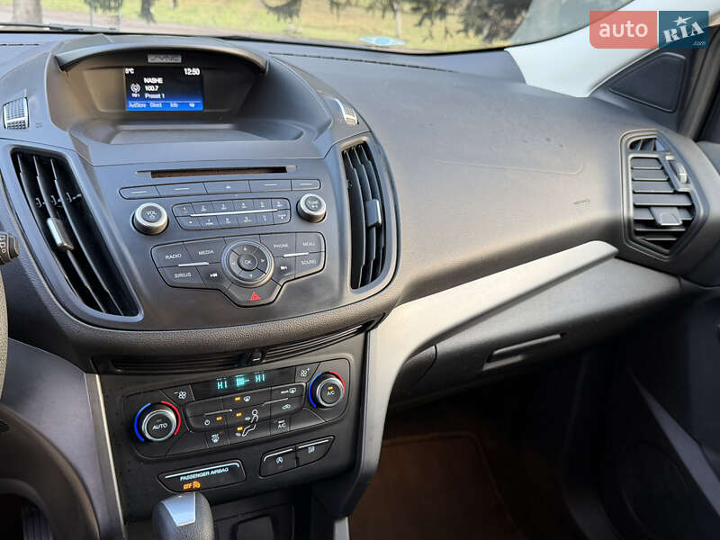 Внедорожник / Кроссовер Ford Escape 2017 в Дубно