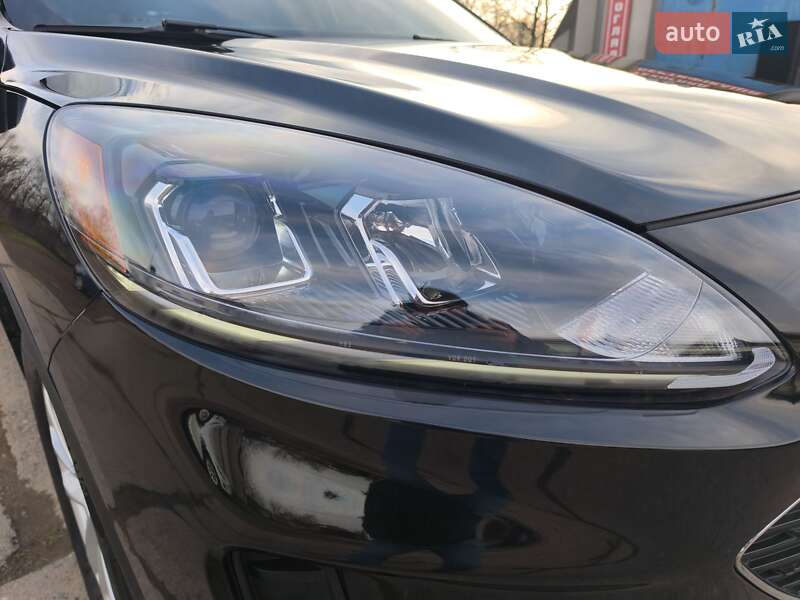 Внедорожник / Кроссовер Ford Escape 2020 в Стрые