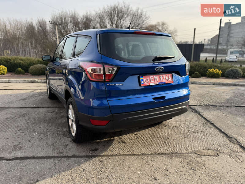 Внедорожник / Кроссовер Ford Escape 2017 в Шепетовке