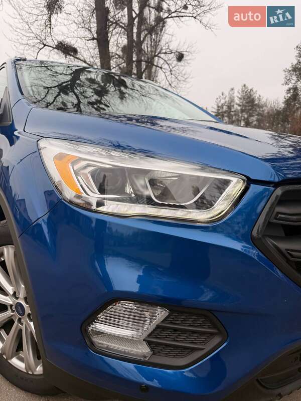 Позашляховик / Кросовер Ford Escape 2016 в Харкові