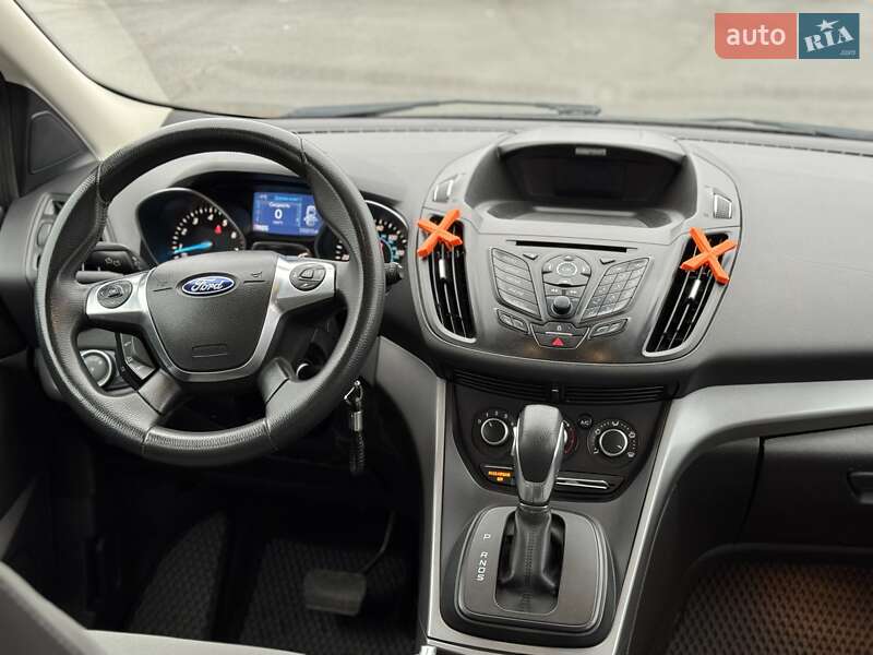 Внедорожник / Кроссовер Ford Escape 2015 в Мене