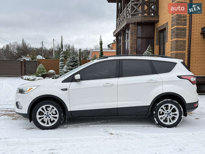 Позашляховик / Кросовер Ford Escape 2017 в Чернігові