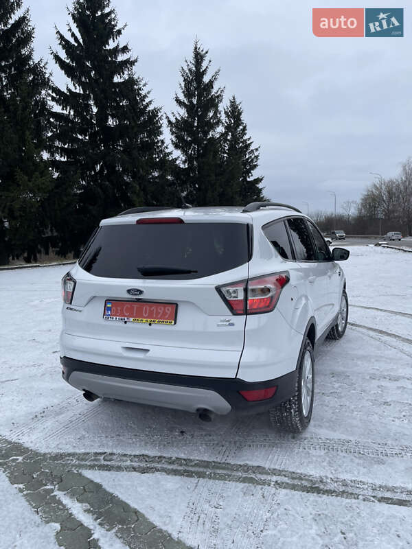 Позашляховик / Кросовер Ford Escape 2016 в Дубні