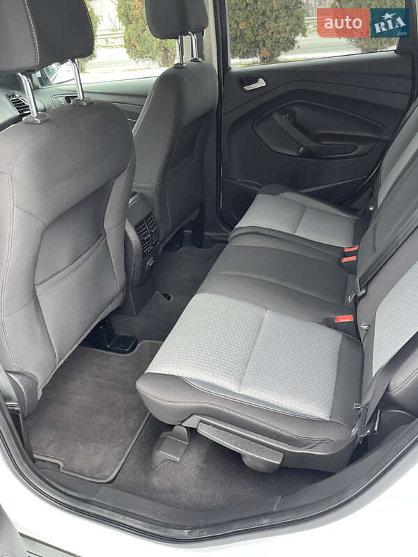 Позашляховик / Кросовер Ford Escape 2016 в Дубні