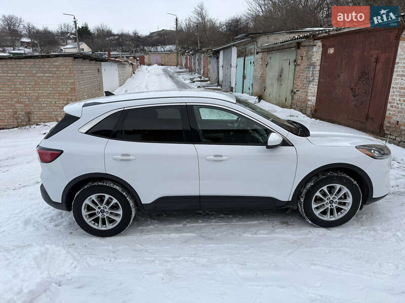 Позашляховик / Кросовер Ford Escape 2020 в Умані