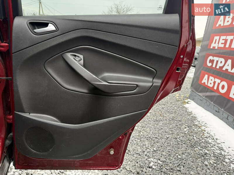 Внедорожник / Кроссовер Ford Escape 2016 в Стрые