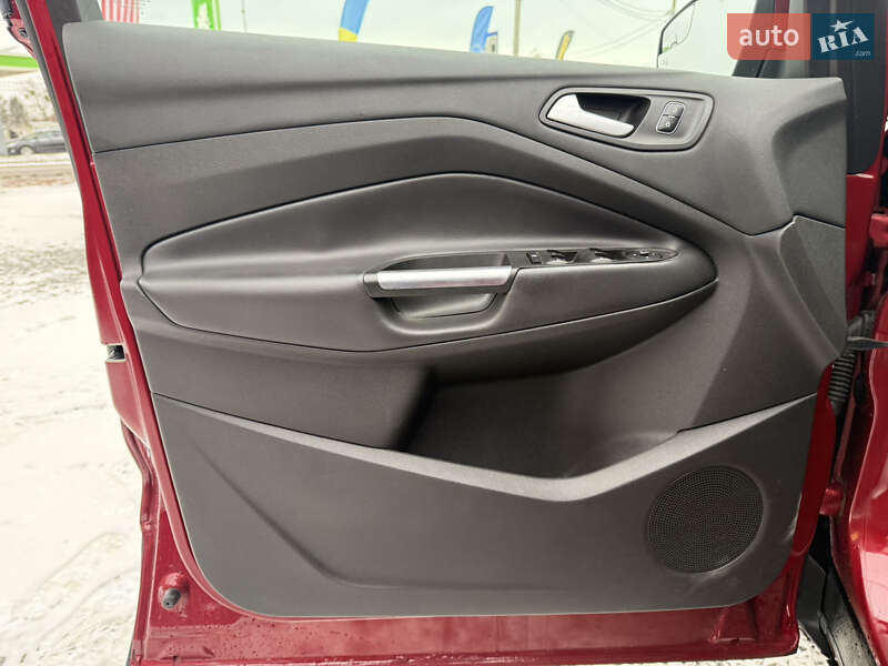 Внедорожник / Кроссовер Ford Escape 2016 в Стрые