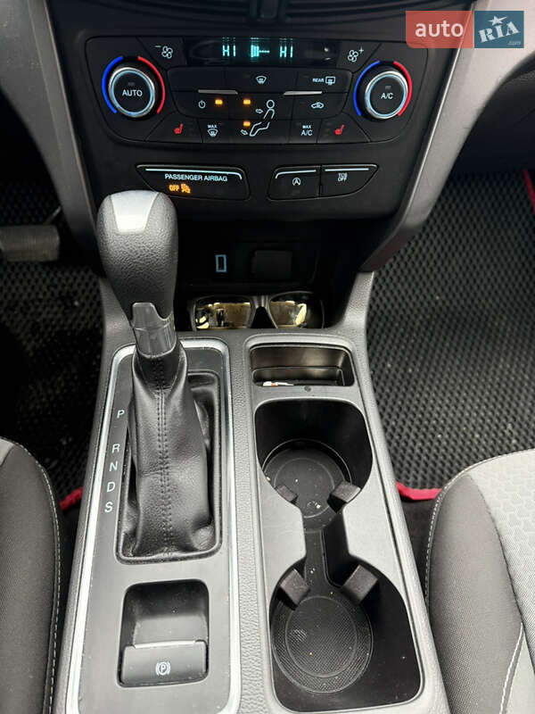 Внедорожник / Кроссовер Ford Escape 2016 в Стрые