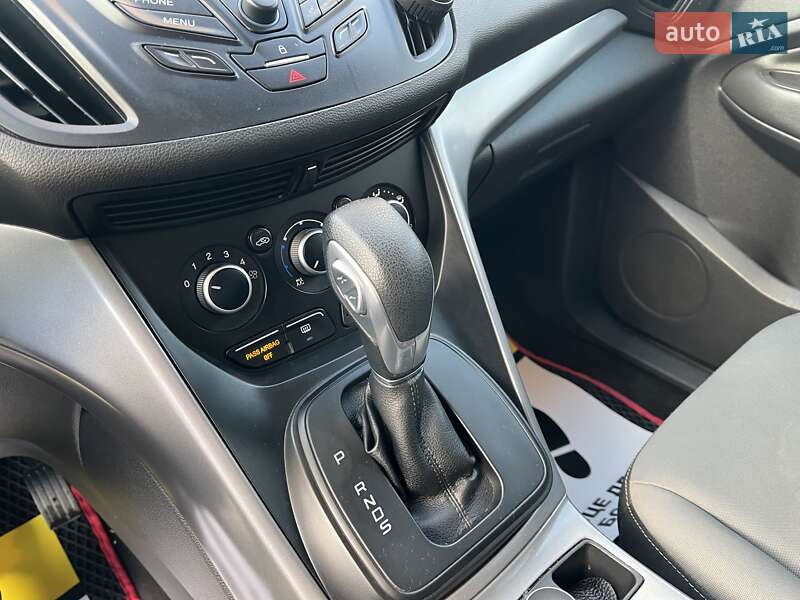 Внедорожник / Кроссовер Ford Escape 2016 в Ивано-Франковске