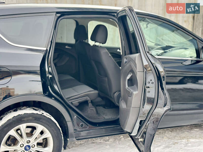 Позашляховик / Кросовер Ford Escape 2017 в Черкасах