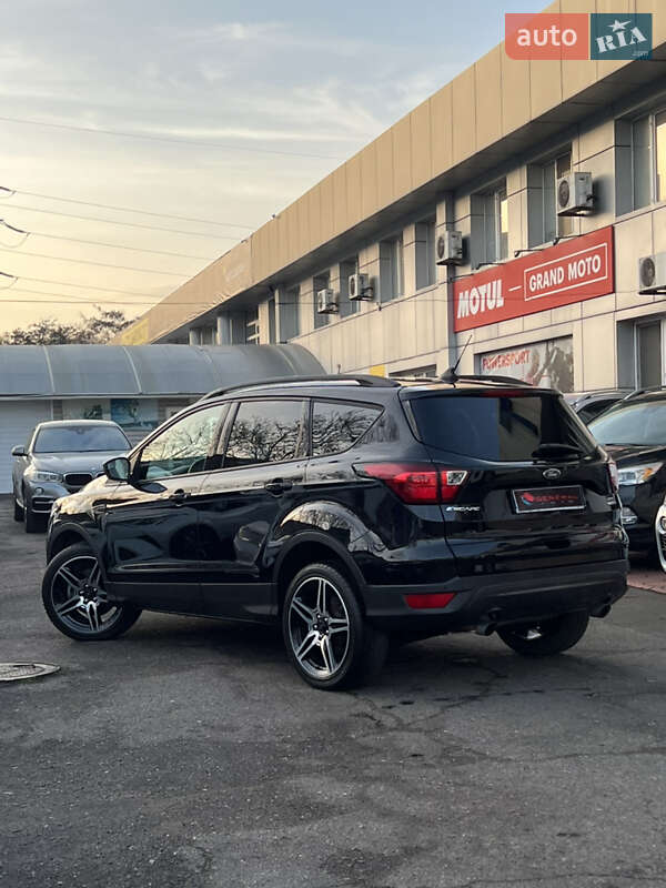 Внедорожник / Кроссовер Ford Escape 2018 в Одессе