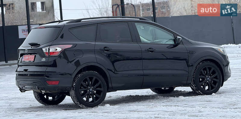 Позашляховик / Кросовер Ford Escape 2017 в Дубні