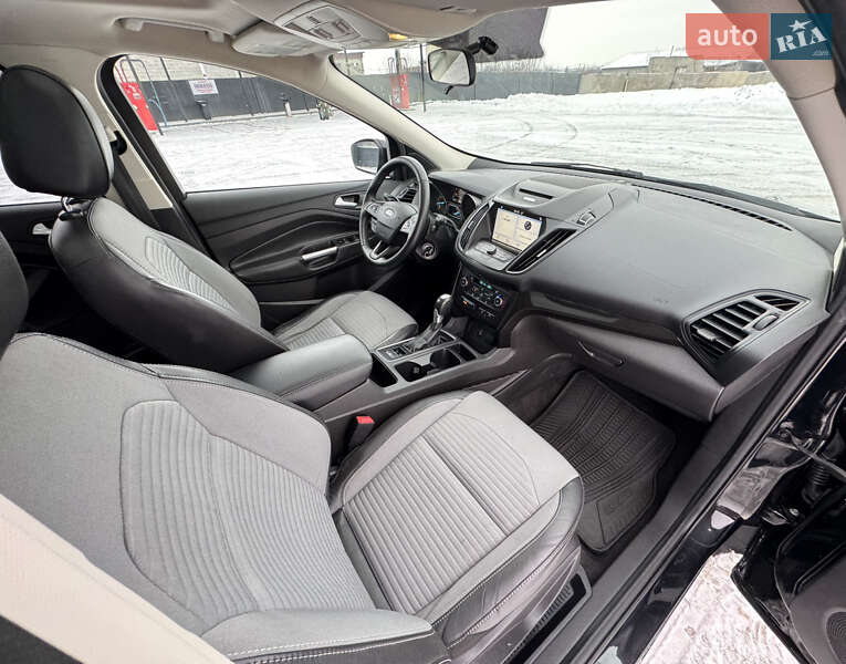 Позашляховик / Кросовер Ford Escape 2017 в Дубні