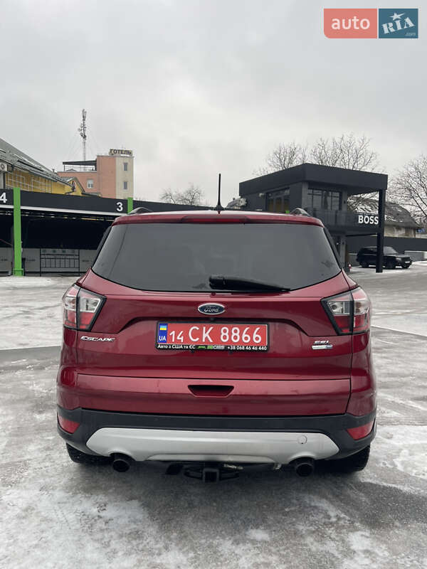 Позашляховик / Кросовер Ford Escape 2017 в Чернівцях