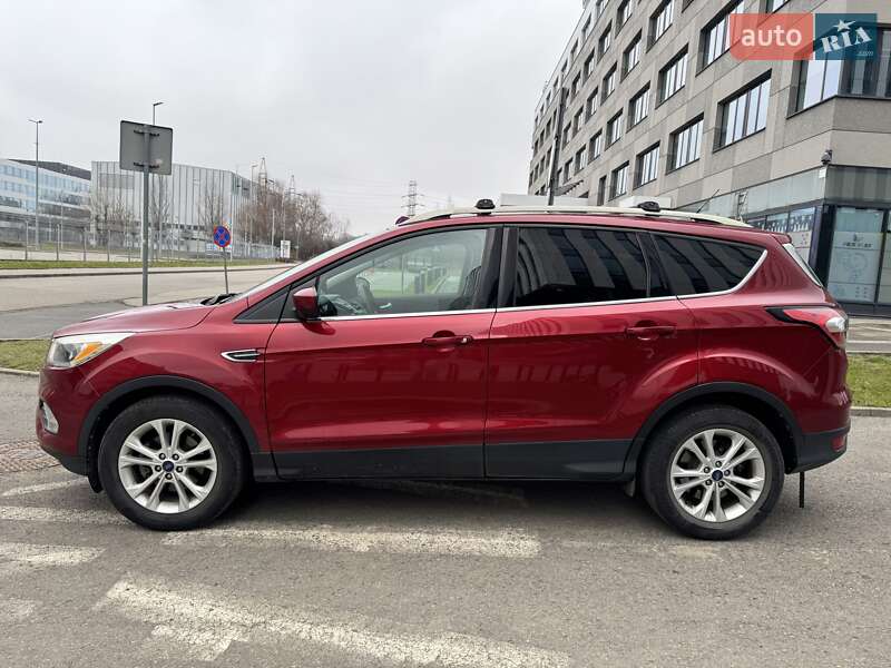 Позашляховик / Кросовер Ford Escape 2017 в Сарнах