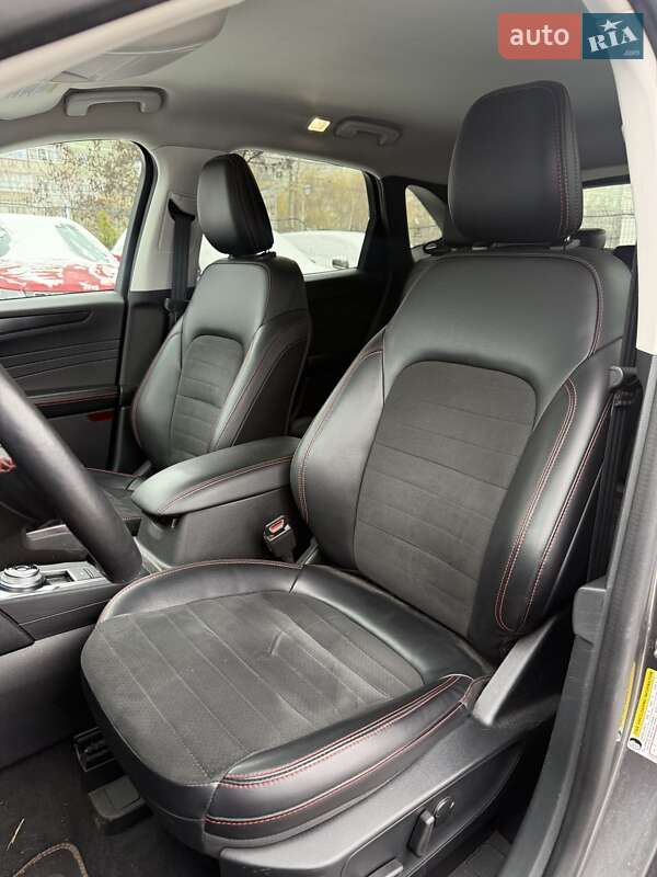 Позашляховик / Кросовер Ford Escape 2021 в Сумах