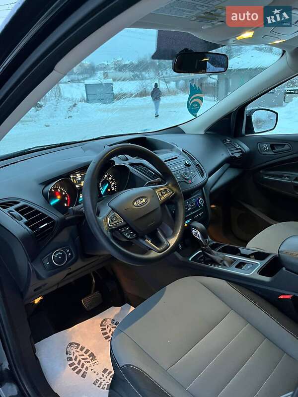 Внедорожник / Кроссовер Ford Escape 2017 в Львове
