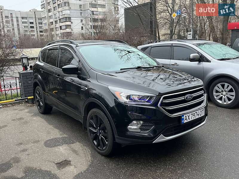 Внедорожник / Кроссовер Ford Escape 2018 в Киеве