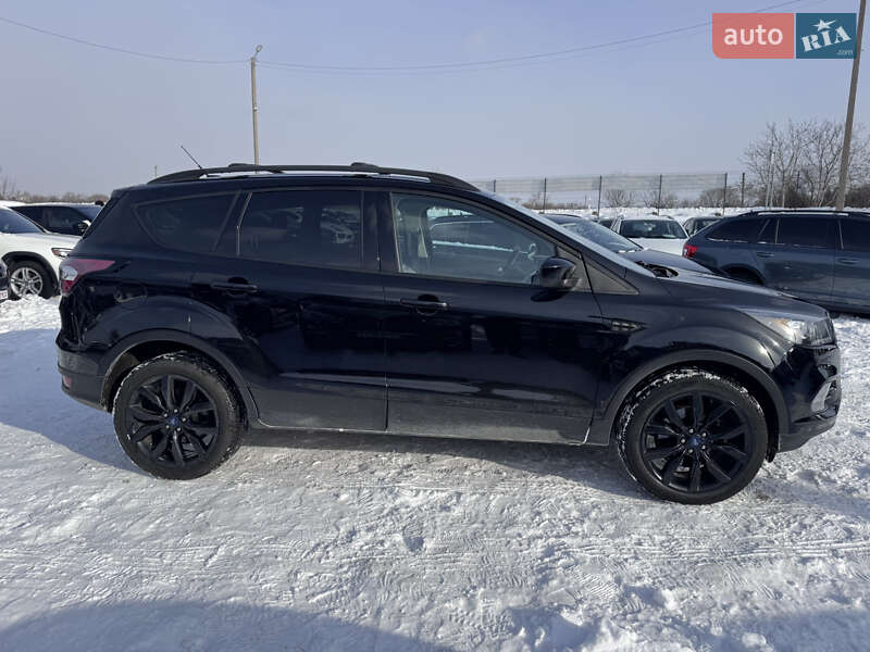 Внедорожник / Кроссовер Ford Escape 2018 в Ивано-Франковске