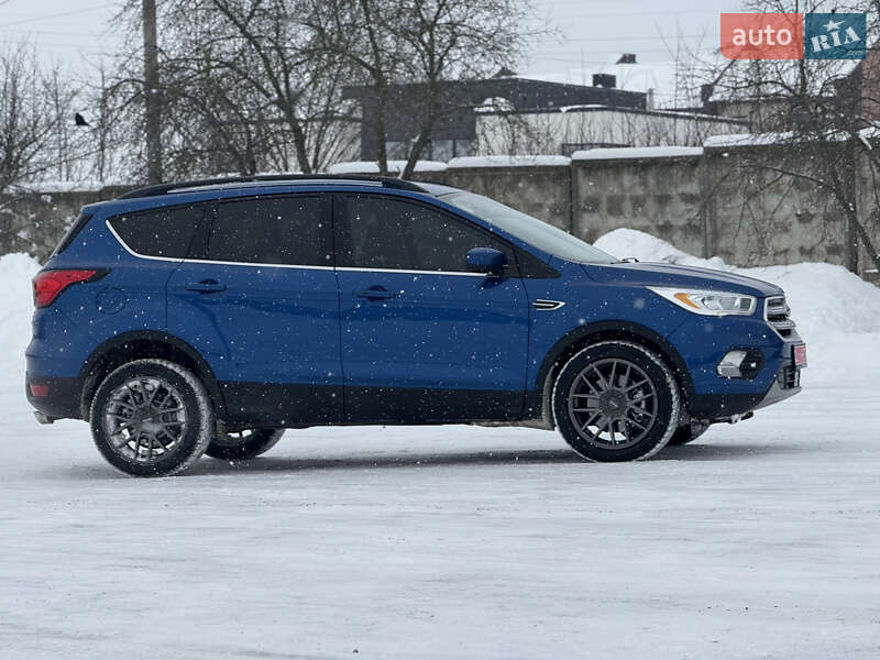 Позашляховик / Кросовер Ford Escape 2019 в Рівному