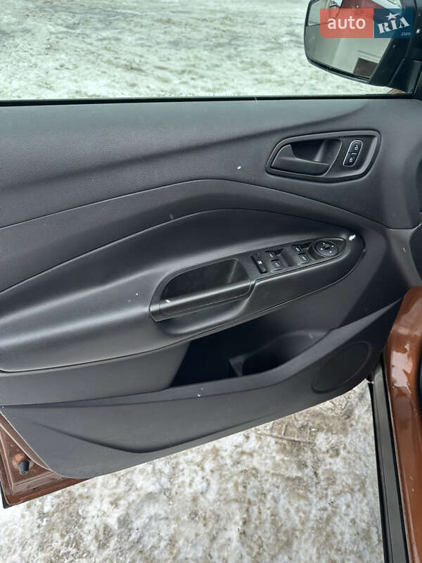 Внедорожник / Кроссовер Ford Escape 2017 в Снятине