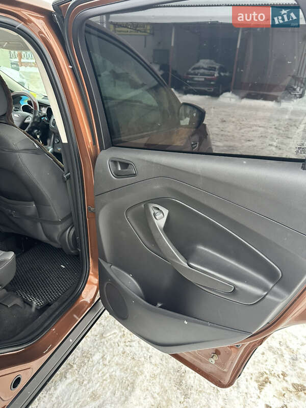 Внедорожник / Кроссовер Ford Escape 2017 в Снятине