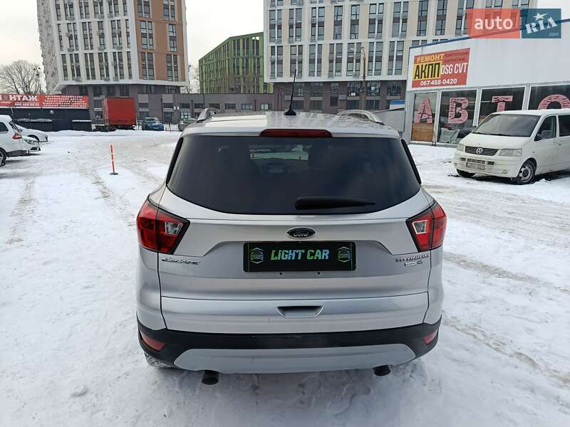 Внедорожник / Кроссовер Ford Escape 2018 в Броварах