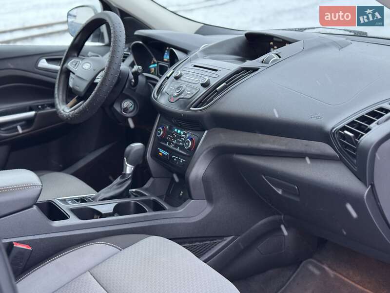Позашляховик / Кросовер Ford Escape 2017 в Миргороді