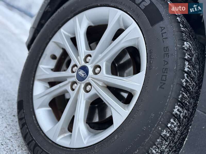 Позашляховик / Кросовер Ford Escape 2017 в Миргороді