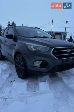 Позашляховик / Кросовер Ford Escape 2017 в Львові