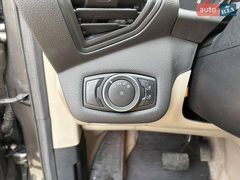 Внедорожник / Кроссовер Ford Escape 2015 в Николаеве