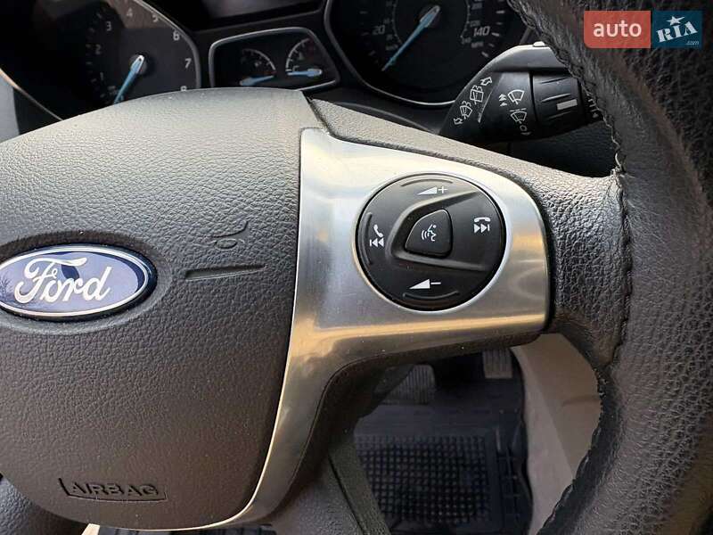 Внедорожник / Кроссовер Ford Escape 2015 в Николаеве