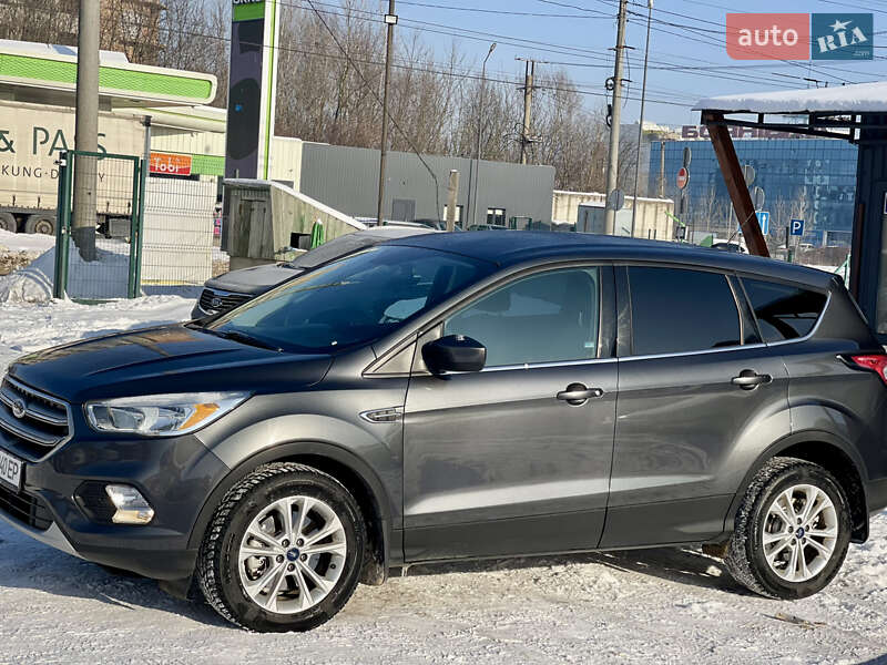 Позашляховик / Кросовер Ford Escape 2017 в Чернівцях