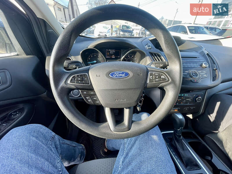 Позашляховик / Кросовер Ford Escape 2017 в Чернівцях