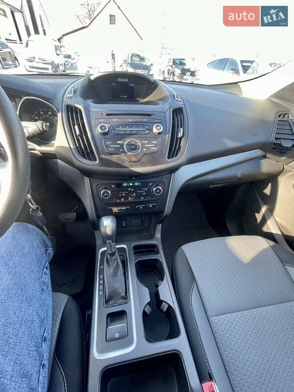 Позашляховик / Кросовер Ford Escape 2017 в Чернівцях