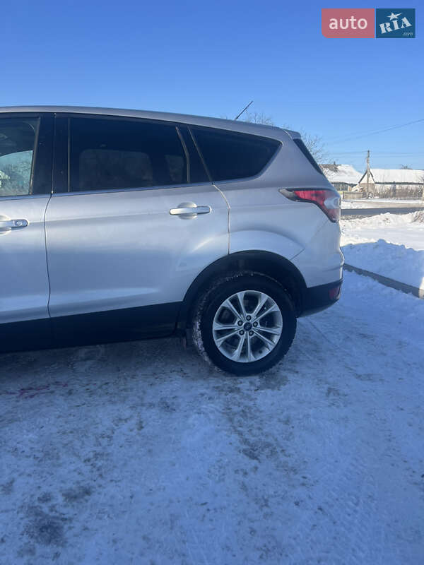 Внедорожник / Кроссовер Ford Escape 2016 в Виннице