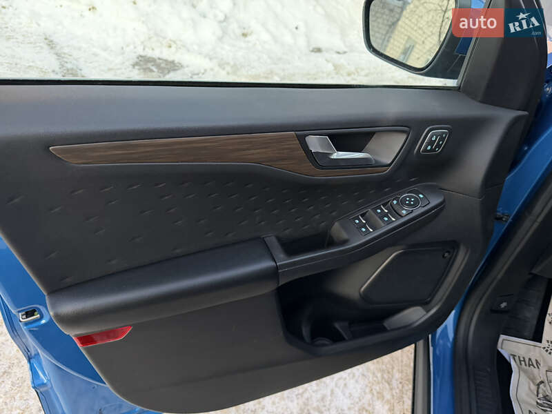 Позашляховик / Кросовер Ford Escape 2020 в Рівному