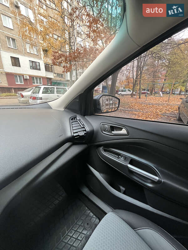 Внедорожник / Кроссовер Ford Escape 2016 в Черкассах