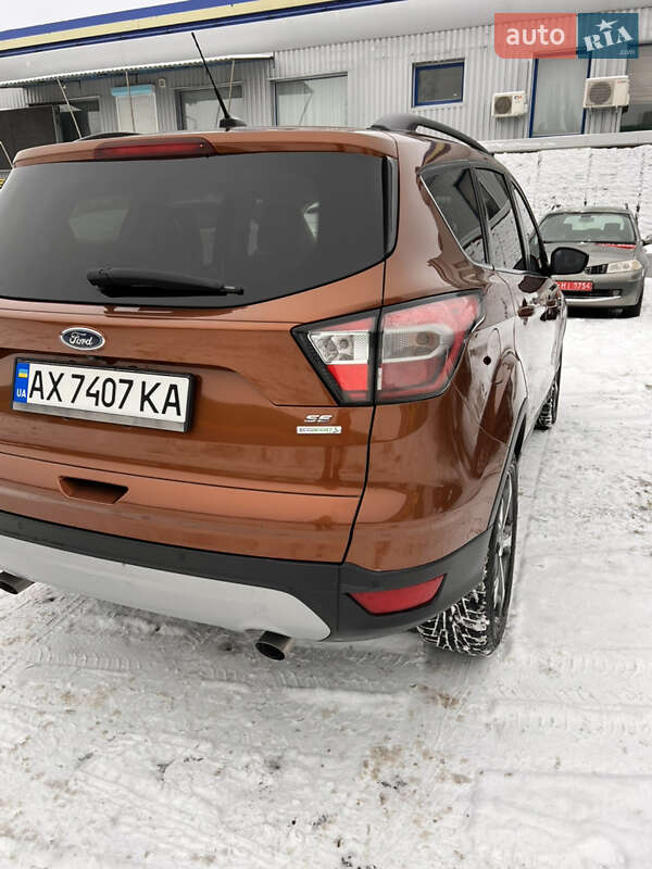 Внедорожник / Кроссовер Ford Escape 2016 в Киеве