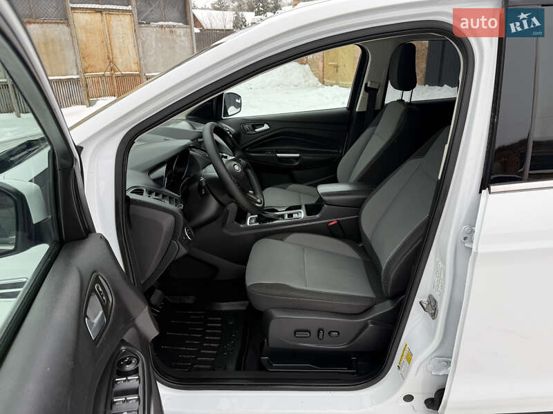 Внедорожник / Кроссовер Ford Escape 2019 в Дубно