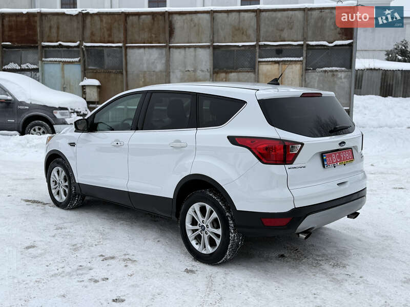 Внедорожник / Кроссовер Ford Escape 2019 в Дубно