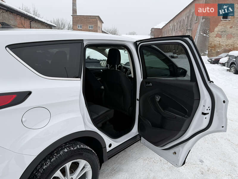 Внедорожник / Кроссовер Ford Escape 2019 в Дубно