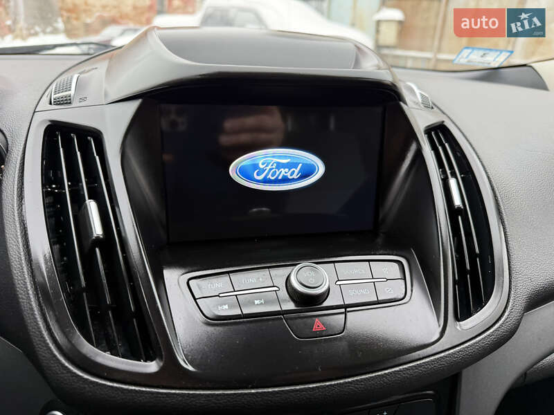 Внедорожник / Кроссовер Ford Escape 2019 в Дубно
