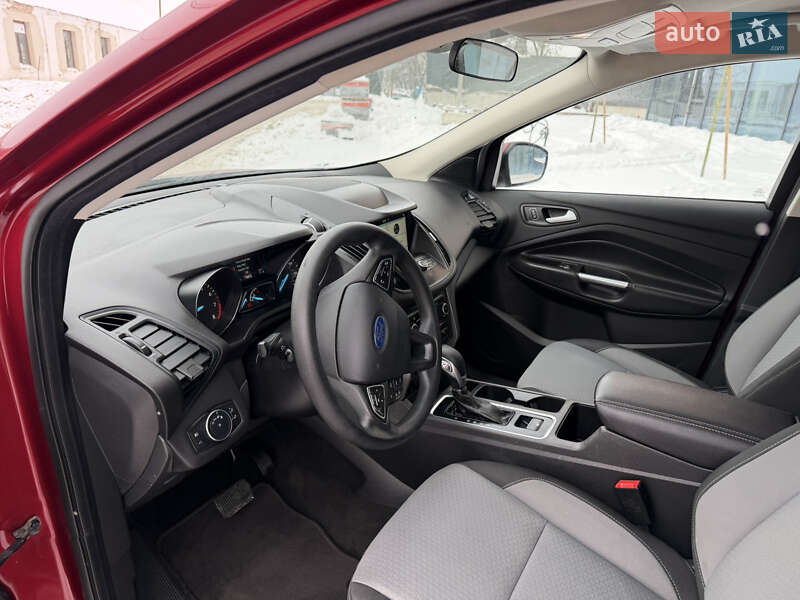 Внедорожник / Кроссовер Ford Escape 2019 в Дубно