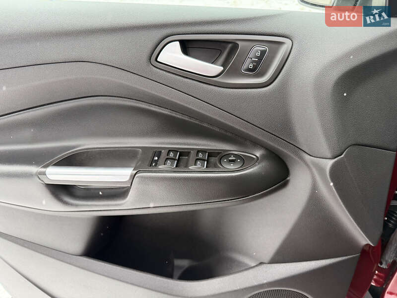 Внедорожник / Кроссовер Ford Escape 2019 в Дубно